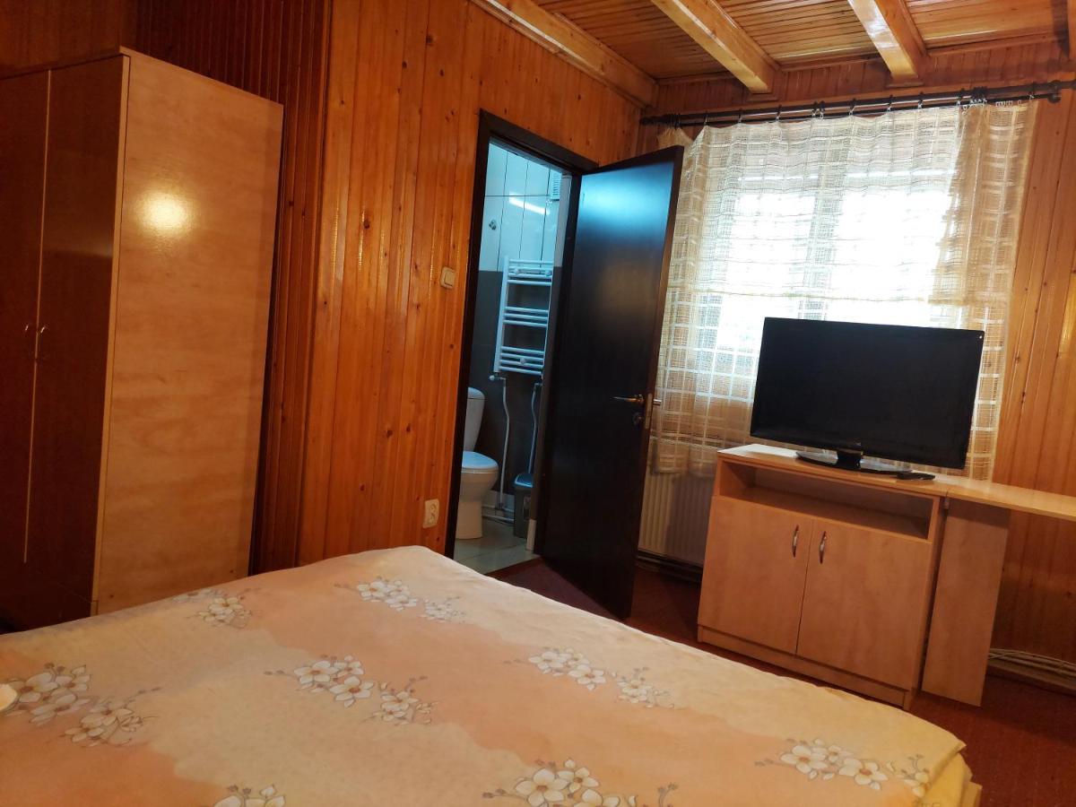 Pensiune Casa Barcaru Азуга Экстерьер фото
