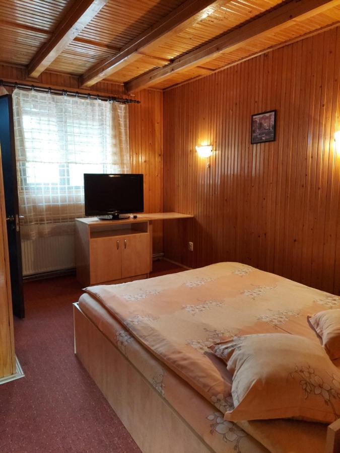 Pensiune Casa Barcaru Азуга Экстерьер фото