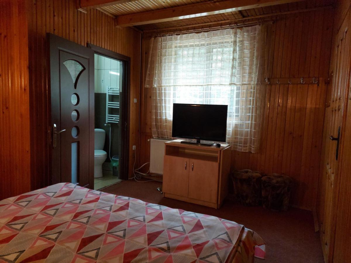 Pensiune Casa Barcaru Азуга Экстерьер фото