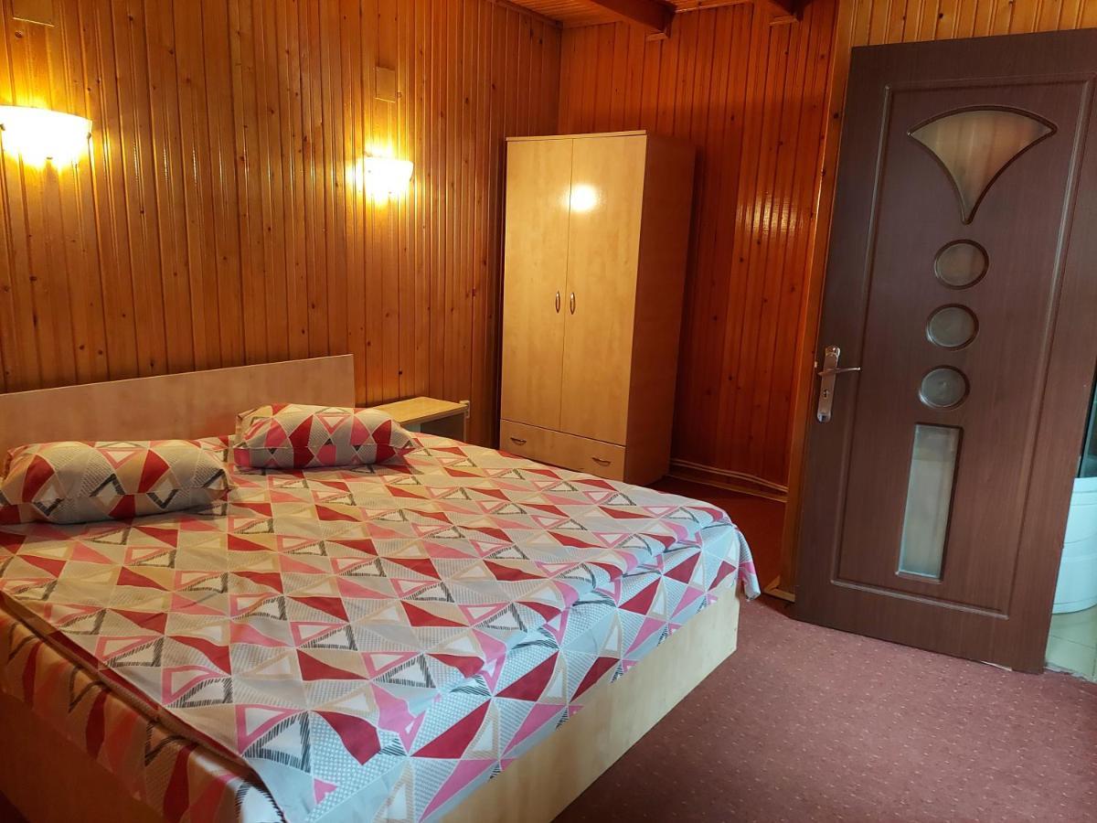 Pensiune Casa Barcaru Азуга Экстерьер фото