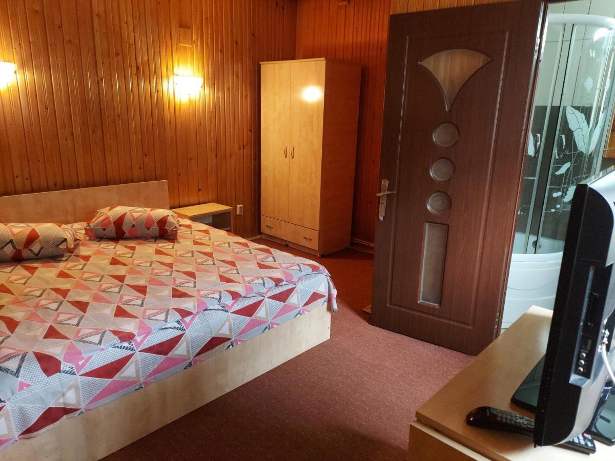 Pensiune Casa Barcaru Азуга Экстерьер фото